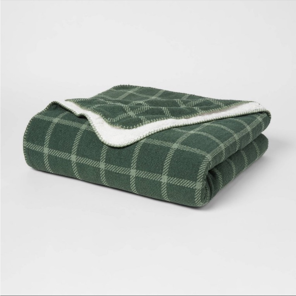 Full/Queen Christmas Plaid Bed Blanket Green - Threshold